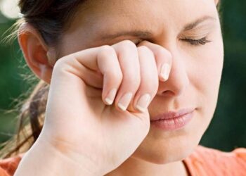 Hiện tượng mắt phải giật liên tục báo hiệu điều gì?