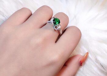 Hướng dẫn lựa chọn nhẫn đá phong thủy nữ sang trọng