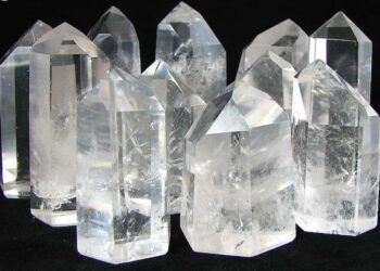 Đá phong thủy màu trắng