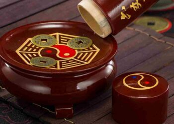 Khái niệm của hình thức gieo quẻ là gì?