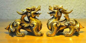 Có hình dáng gần giống con lân nhưng trên lưng có cánh