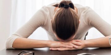 Dấu hiệu duyên âm theo được thể hiện qua điều gì?