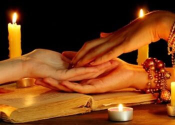 Khi đi xem bói nên hỏi gì về công việc và tình duyên