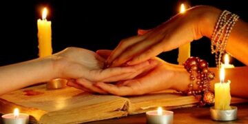 Khi đi xem bói nên hỏi gì về công việc và tình duyên