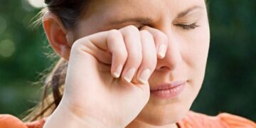 Hiện tượng mắt phải giật liên tục báo hiệu điều gì?