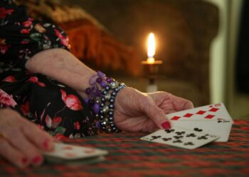 Nguồn gốc, các bước, quy luật xem bói bài tây 52 lá