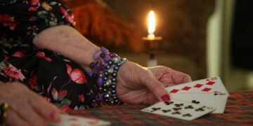 Nguồn gốc, các bước, quy luật xem bói bài tây 52 lá