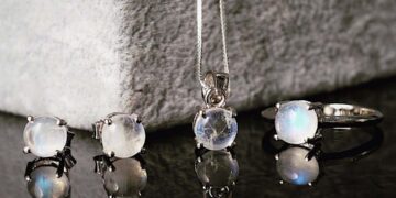 Đá Mặt Trăng hợp mệnh nào? Phong thủy của đá Mặt Trăng