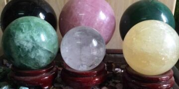 Quả cầu đá phong thuỷ và những lưu ý để có điều may mắn