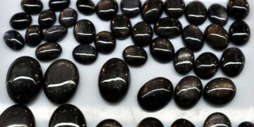 Đá phong thủy màu đen