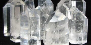 Đá phong thủy màu trắng