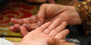 Mách bạn 10 địa chỉ xem bói ở Hà Nội chuẩn không cần chỉnh