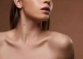nốt ruồi ở cổ trái của nam