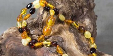 Các loại vòng hổ phách cho bé