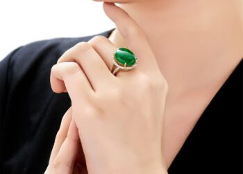 Kích thước nhẫn phải vừa vặn với ngón tay để đảm bảo sự thoải mái khi đeo