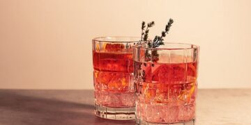 Vì sao cần chọn đúng ly uống rượu mạnh